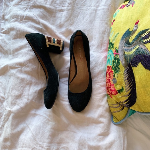 Classic black pumps (with gold heel detail) - Picture 5 of 5